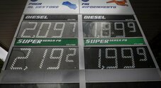 Carburanti, il taglio delle accise non basta più: la benzina self torna sopra i 2 euro al litro
