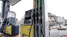 Carburanti, il salasso degli aumenti non frena: benzina a 2,167 euro/litro, il prezzo del diesel self a 1,972 euro/litro
