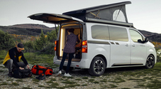 Opel Zafira-E Life, arriva anche Crosscamp Flex con la spina. Prototipo al Caravan Salon di Düsseldorf anticipa novità tra van e camper