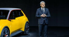 Renault: torna all’utile nel 2021 e alza i target. De Meo: «Obiettivi superati. Per crisi chip -300 mila auto nel 2022»