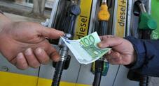 Benzina, prezzo self supera 1,8 euro al litro. Il prezzo medio del diesel self raggiunge 1,676 euro al litro