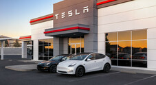 Tesla riduce i prezzi dei suoi modelli in Usa ed Europa. Il titolo perde il -6% nel premercato di Wall Street