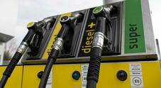 Benzina, prezzi in salita, self a 1,706 euro Diesel servito sale a 2,023 euro al litro