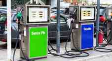 Benzina, prezzo medio self cala sotto 1,65 Є/l. Servito a 1,801 euro al litro. Diesel self si posiziona a 1,751
