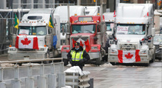 Toyota e Ford costrette a chiudere fabbriche in Canada per protesta dei camionisti No Vax. Problemi anche per Stellantis