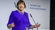 Industria tedesca auto all’attacco: “Assurdi i target UE per 2035. Utilizzare motori a combustione con carburanti sintetici”