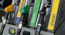 Carburanti, prezzi in calo per benzina (self a 1,757 euro/litro) e diesel (1,849 euro/litro). Sale ancora il metano