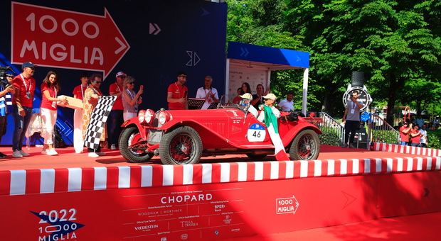 Andrea Vesco e Fabio Salvinelli hanno vinto la 1000 Miglia 2022. L’equipaggio numero 46, a bordo di Alfa Romeo 6C 1750 SS ZAGATO del 1929 sul podio a Brescia