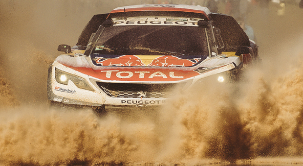 La Peugeot 3008 DRK di Loeb impegnata nel fango