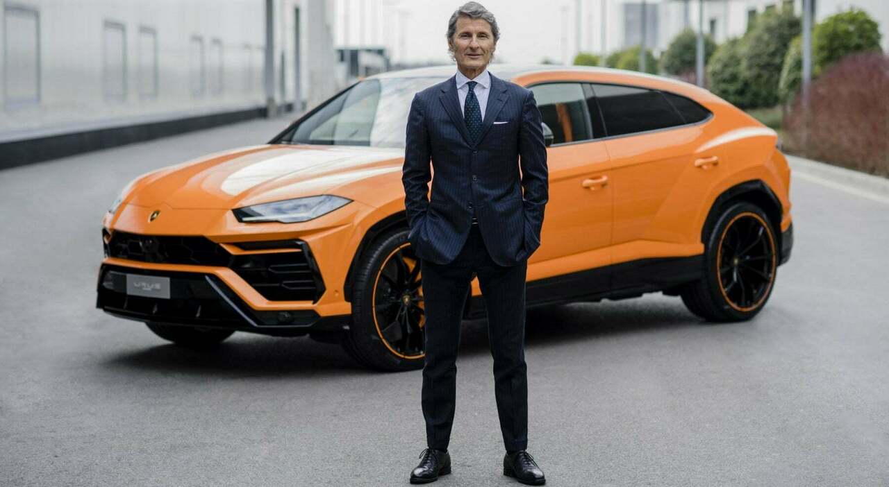 Stephan Winkelmann, presidente e ad di Automobili Lamborghini con la Urus