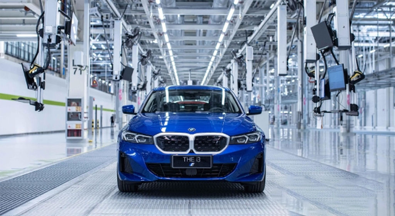 La BMW i3 sedan prodotta nella nuova fabbrica cinese di Lydia, nella città nordorientale di Shenyang