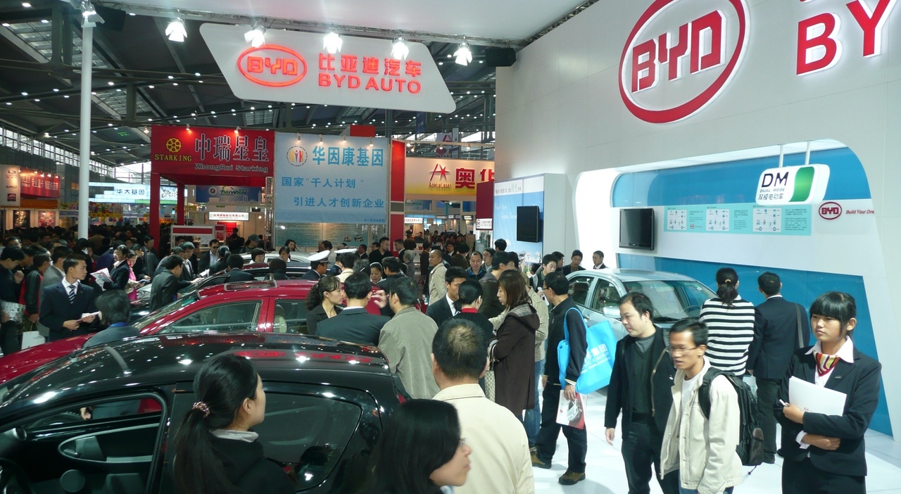 Un salone dell'auto in Cina