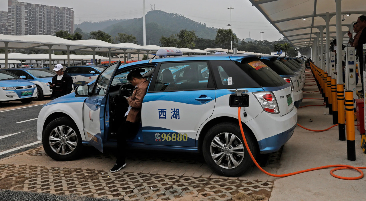 Un'auto elettrica in Cina