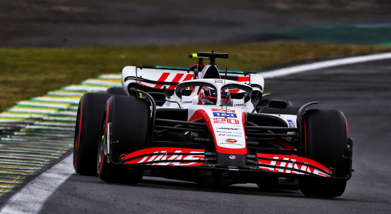 GP di San Paolo, qualifica: incredibile pole di Magnussen con la Haas, naufragio Ferrari