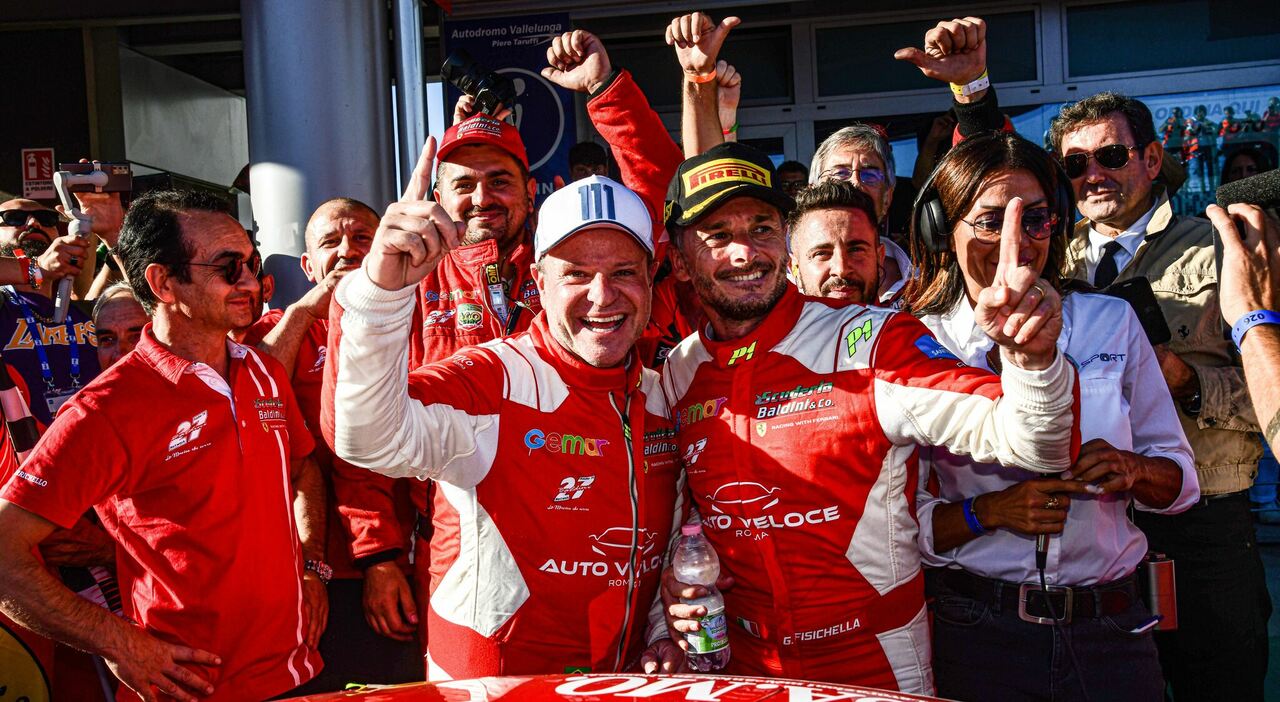 La felicità dopo la vittoria dei due beniamini Giancarlo Fisichella e Rubens Barrichello, che si sono ritrovati compagni di squadra al volante di una Ferrari 488 Evo sotto le insegne della Scuderia Baldini