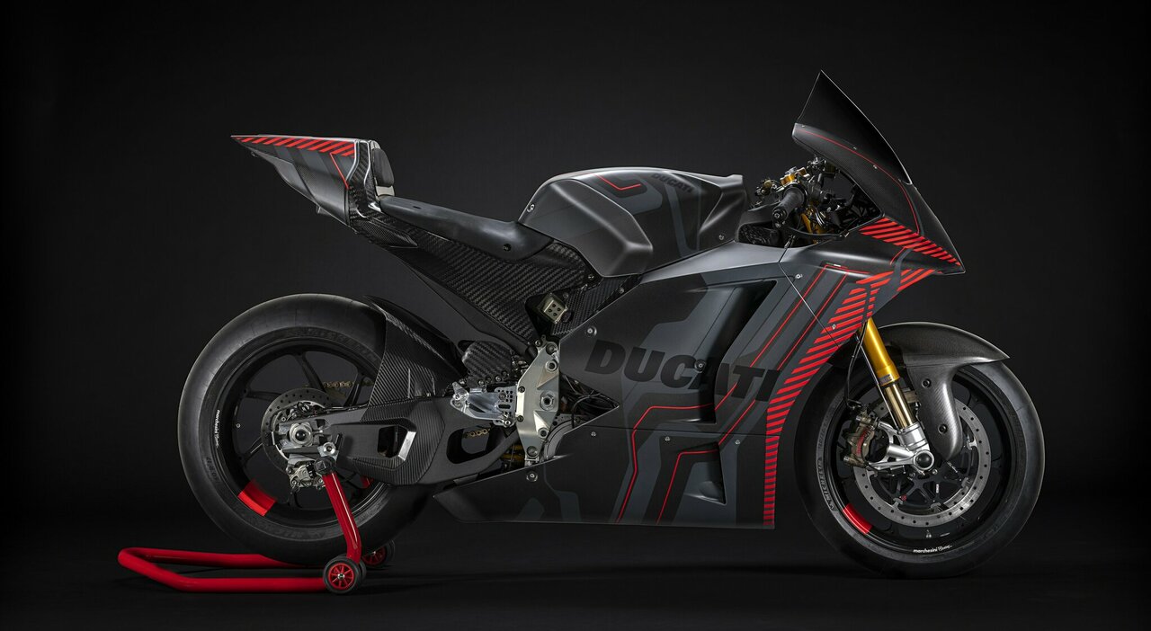 La V21L, la moto elettrica da corsa della Ducati con la quale si correrà il campionato mondiale di MotoE dal 2023 al 2026
