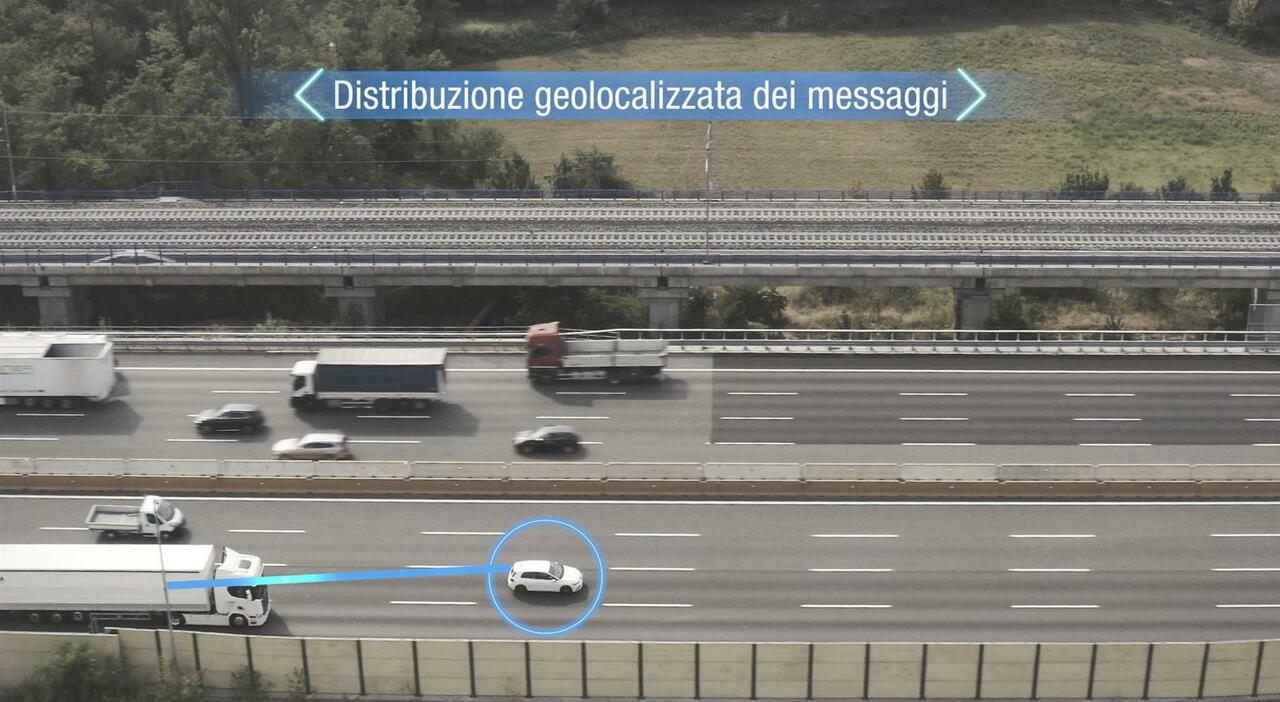 L'autostrada Torino-Milano comunica con camion e veicoli