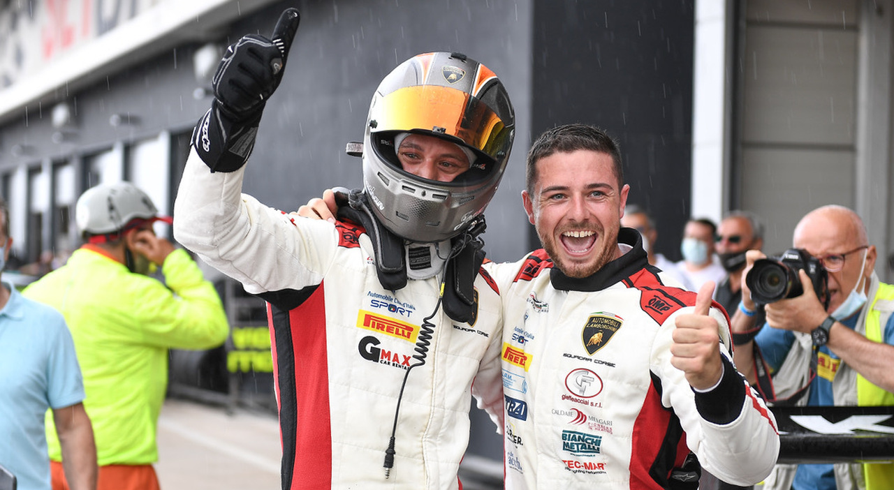 Johnatan Cecotto e Pietro Perolini festeggiano l'epilogo del campionato italiano GT