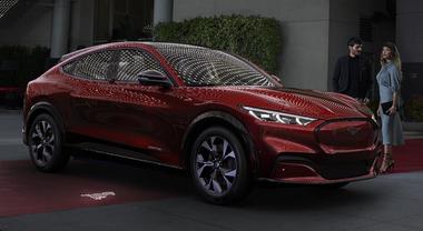 Ford, energia dall'America: 40 modelli elettrificati entro il 2022. Brillano la Puma mild hybrid, la Kuga plug-in e la Mustang Mach-E