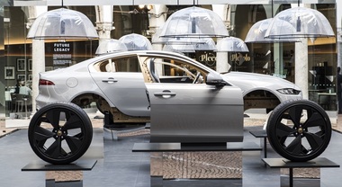 Jaguar, grande successo al Fuorisalone 2019: la nuova Jaguar XE “decostruita” è spettacolare