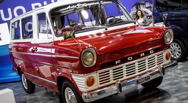La storia del Ford Transit conquista il Salone di Padova. Da van dei Beatles all’ibrido plug-in atteso nel 2020