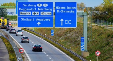 Germania, governo annuncia l’aumento del pedaggio autostradale per rafforzare le ferrovie