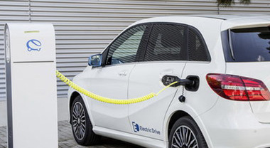“Svolta elettrica” lontana, aziende ancora poco interessate alle auto a zero emissioni