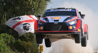 Neuville (Hyundai) il più veloce nella crono-spettacolo che ha aperto il Rally di Sardegna, la tappa italiana del Wrc 2022
