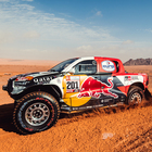 Toyota doma il deserto: al volante dell'inarrestabile Hilux, Nasser Al-Attiyah, l'emiro-samurai