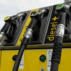 Carburanti, giro di rialzi su benzina (1,892 euro/litro) e diesel (1,821 euro/litro)